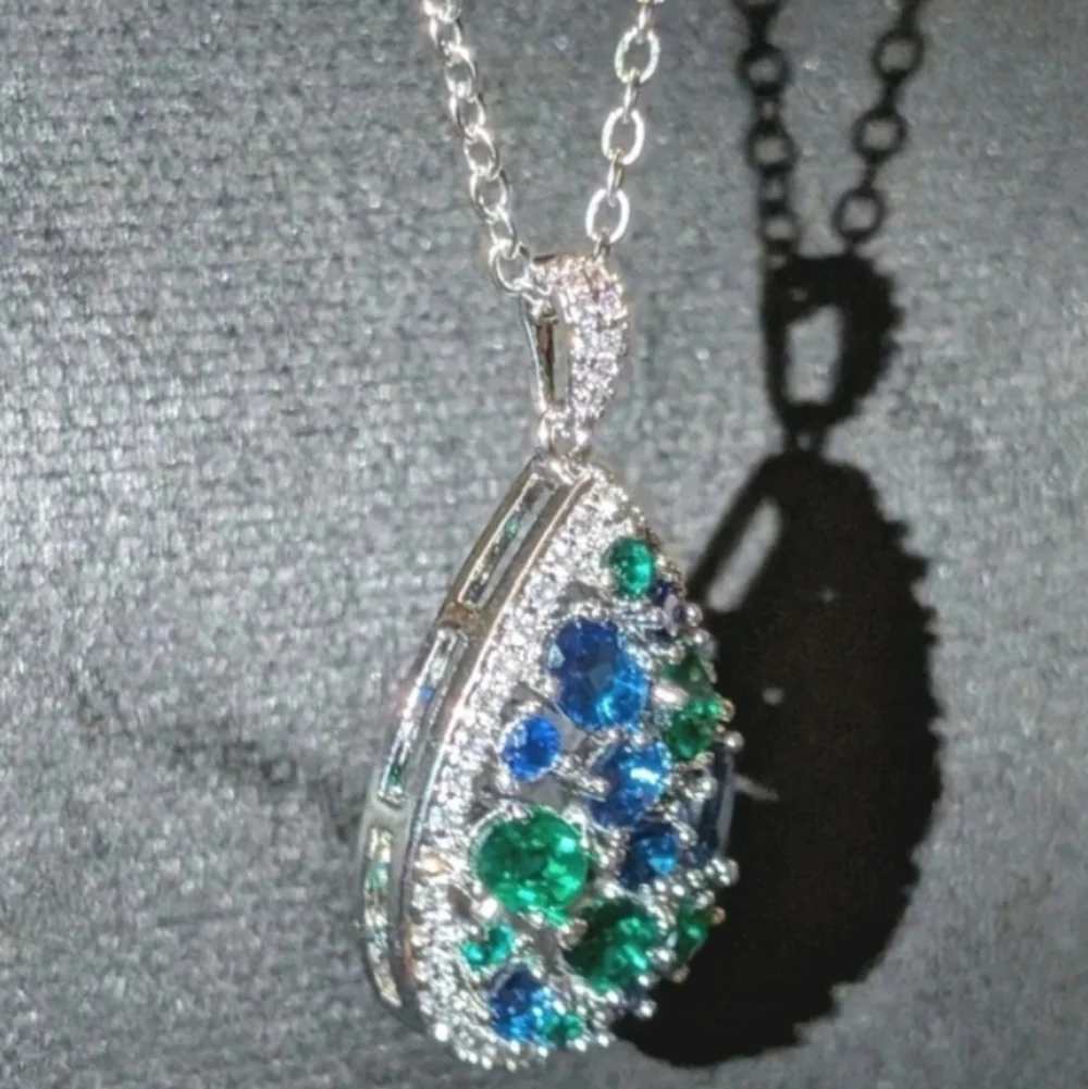 Elegant Silvery Pave Dazzling Green/blue Sapphire Pendant Teardrop Necklace 18